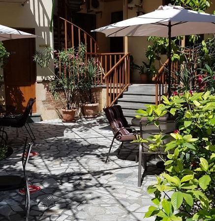 Danisimo Hotel Tiflis Exterior foto