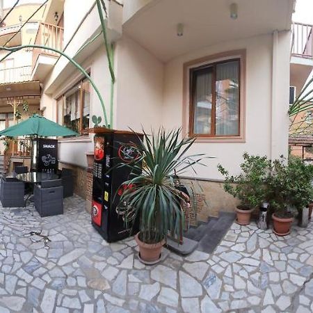 Danisimo Hotel Tiflis Exterior foto