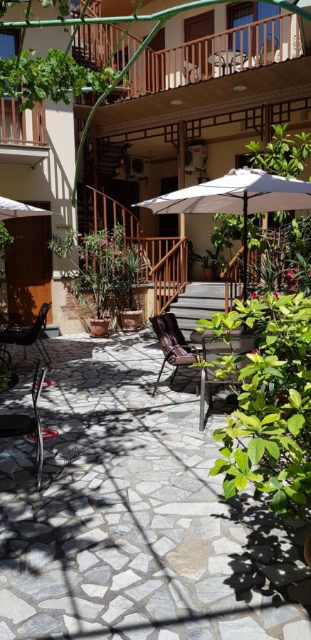 Danisimo Hotel Tiflis Exterior foto