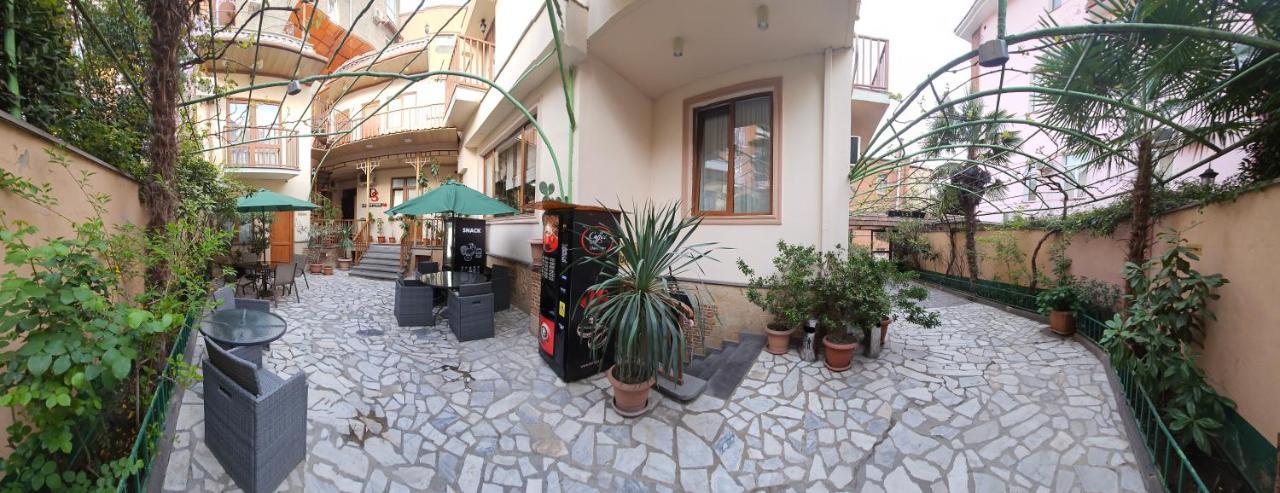 Danisimo Hotel Tiflis Exterior foto