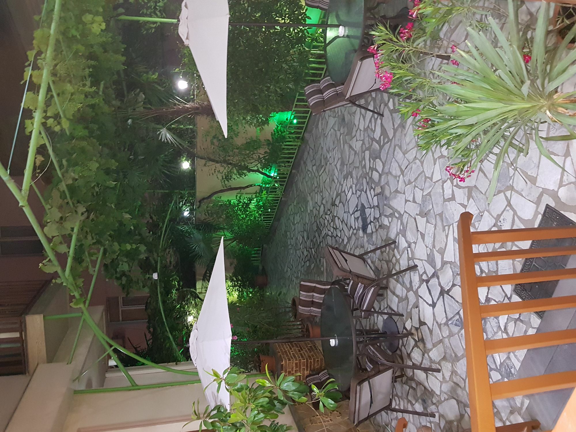 Danisimo Hotel Tiflis Exterior foto
