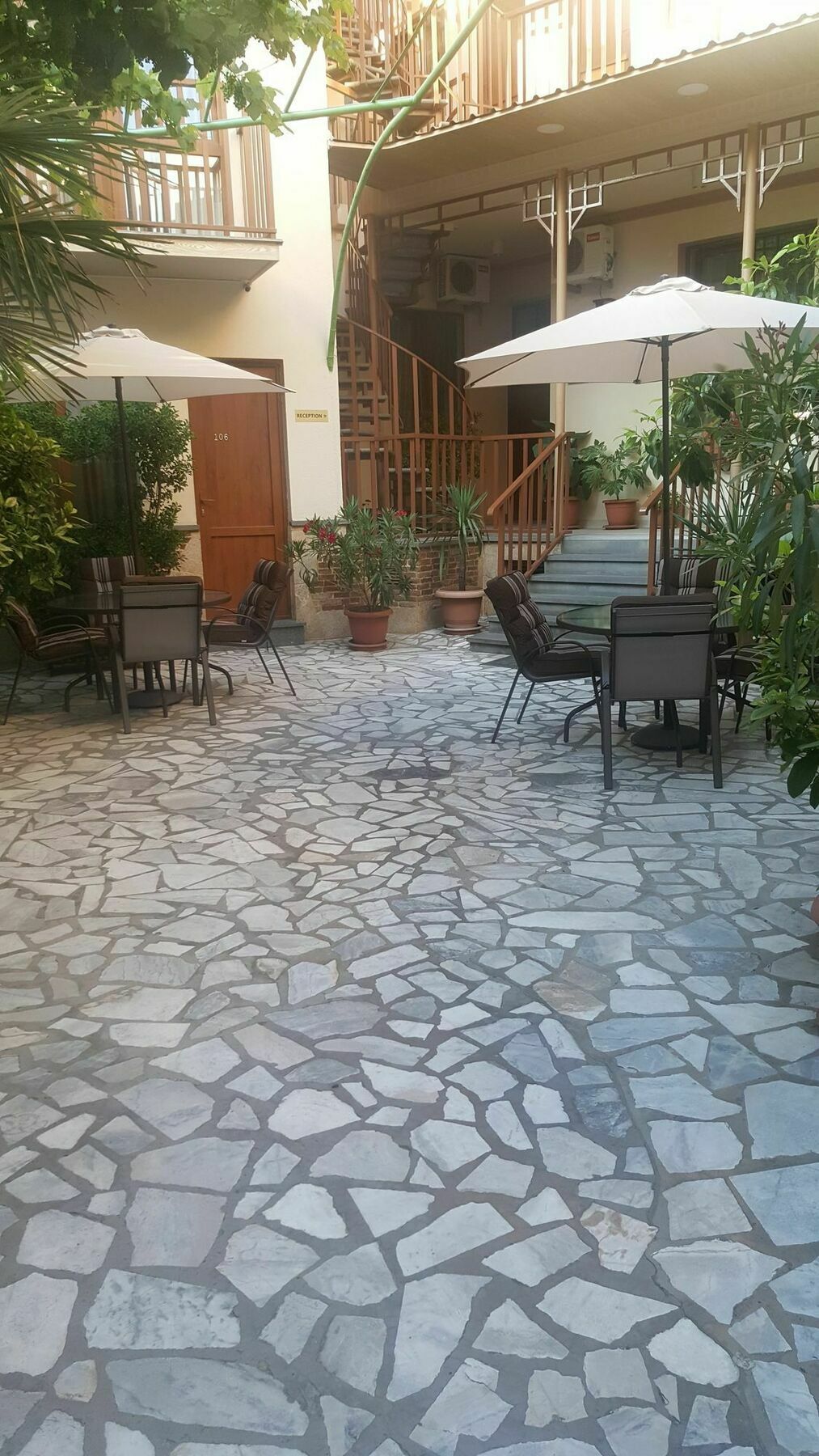 Danisimo Hotel Tiflis Exterior foto